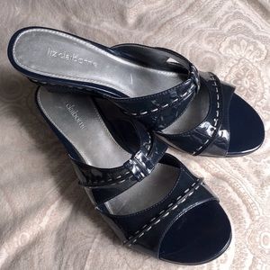 LIZ CLAIBORNE VINTAGE NAVY BLUE LEATHER CLASSIC WEDGE SANDAL WITH TOPSTITCHING